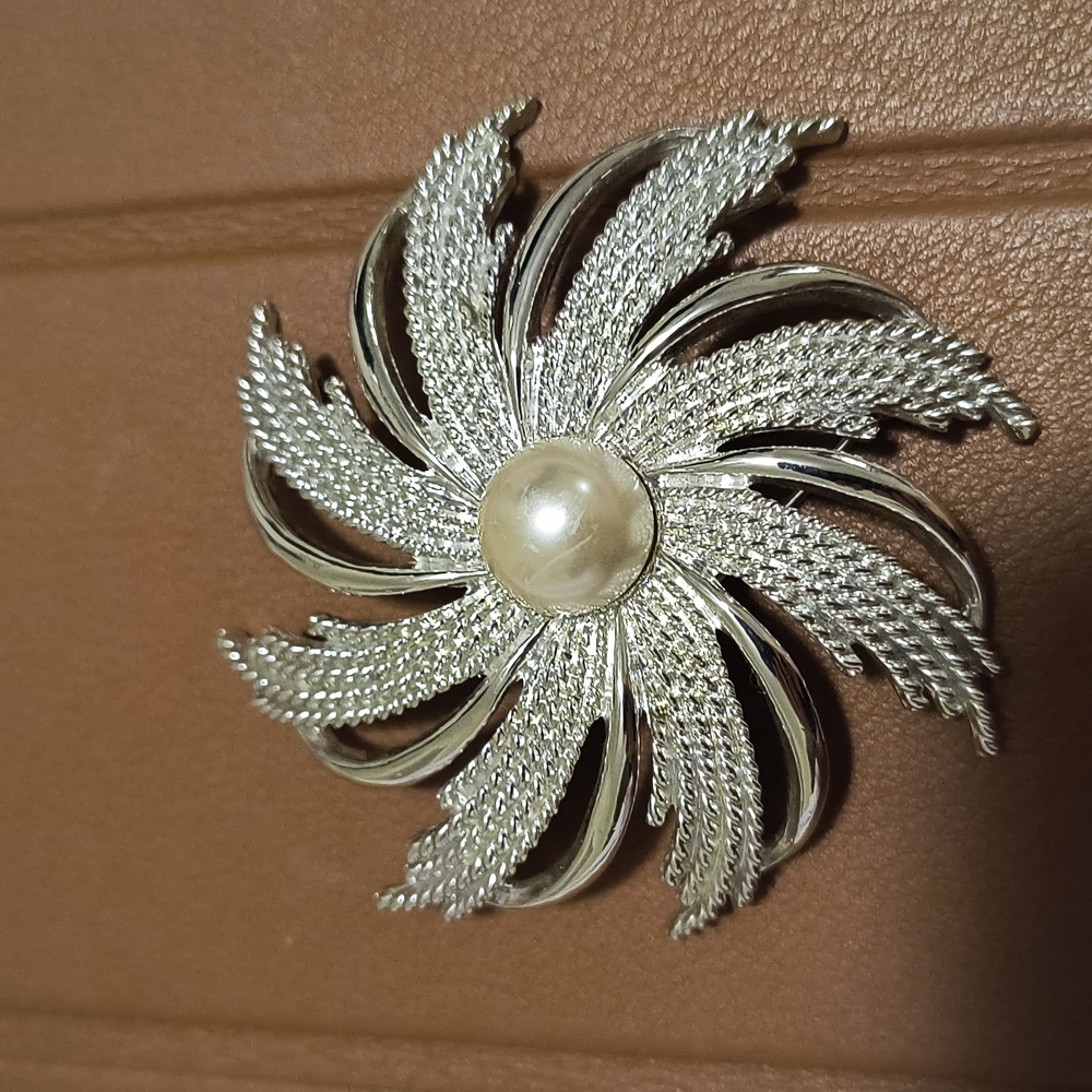 Sarah Coventry Silvery Sunburst